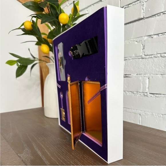 NWT Elton John Farewell Yellow Brick Rd Swag Bundle VIP Bag Set + Funko Pop NIB - Picture 5 of 17